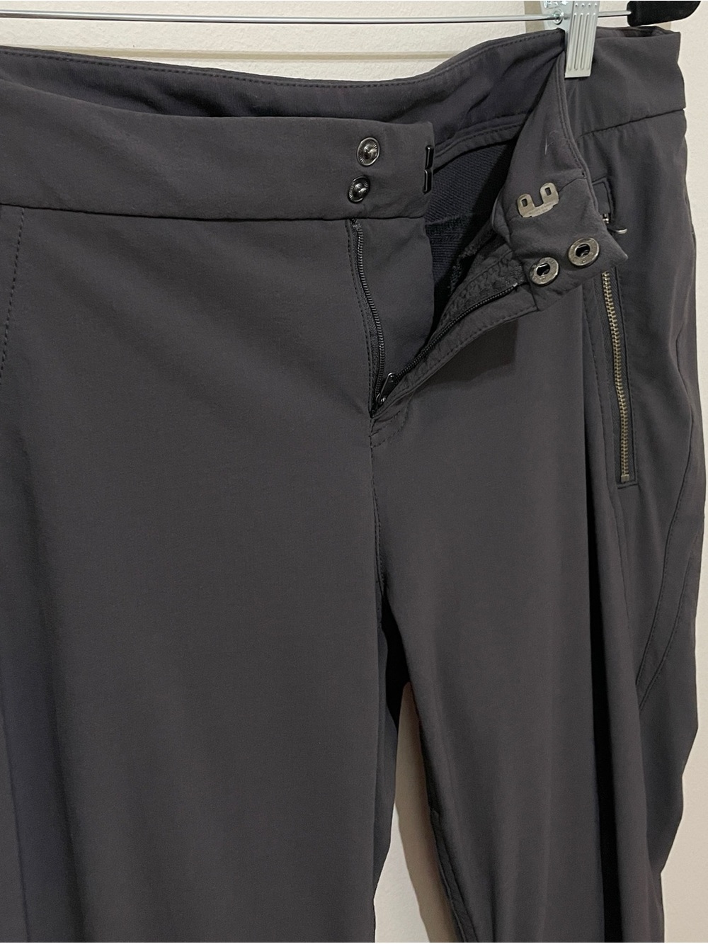 Akira Sleek Charcoal Zip Pocket Active Pants, Size 14 - Picture 5 of 12